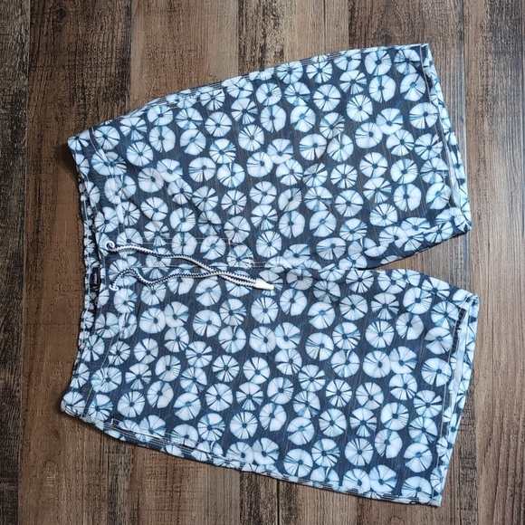 Johnnie-O Turks Half Elastic Surf Short Size Medium 9" Inseam - Picture 3 of 7